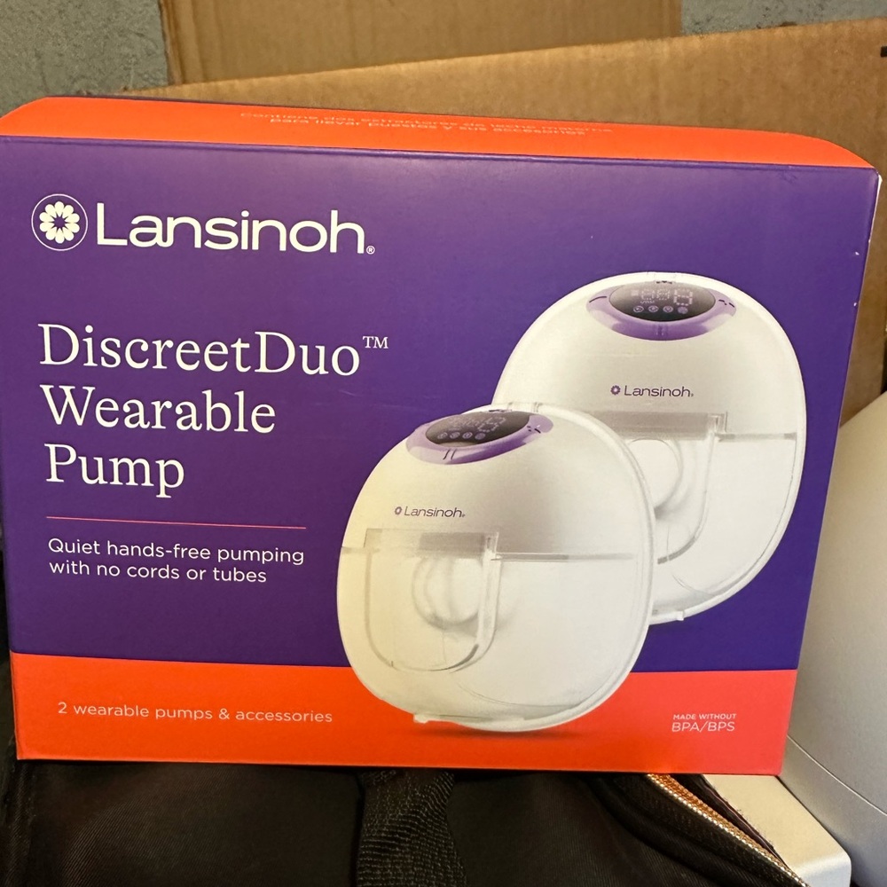 Lansinoh Wearable Pump in White and Purple